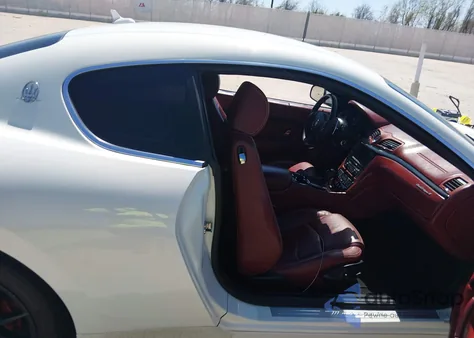 2012 Maserati Granturismo S Automatic z USA, uszkodzony, nr VIN ZAM45KLA6C0063977